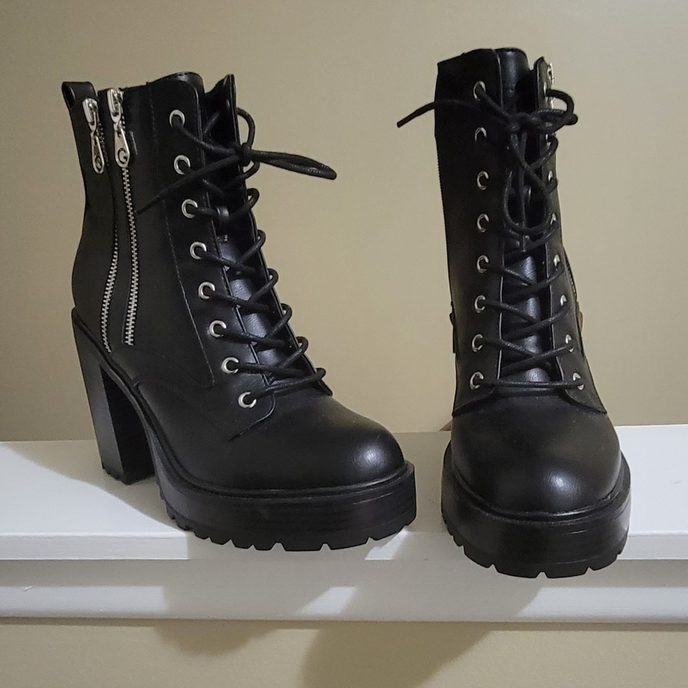 GBG Los Angeles Boots size 10